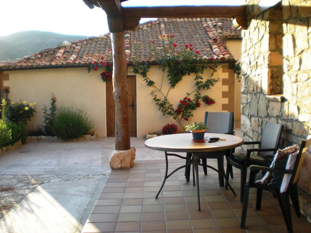 Hotel Los Arrenes De Tarancueña Exterior foto